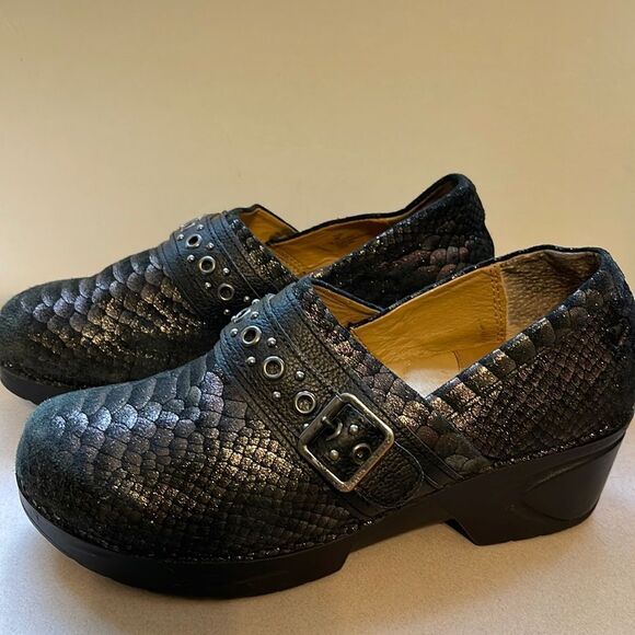 Nurse Mates Shoes - Women’s Nurse Mates Chelsea Clogs